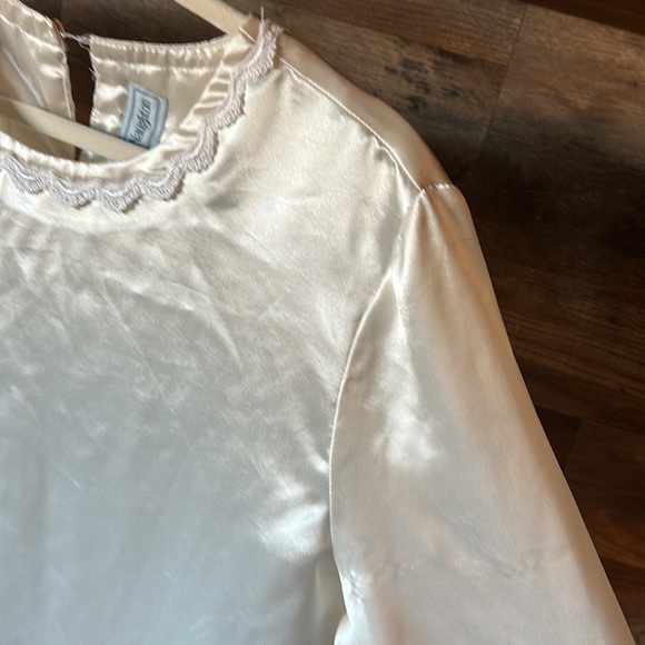 Vintage Norton McNaughton silky blouse with lace collar PTP: 21 1/2 L: 26 inches - Picture 7 of 16